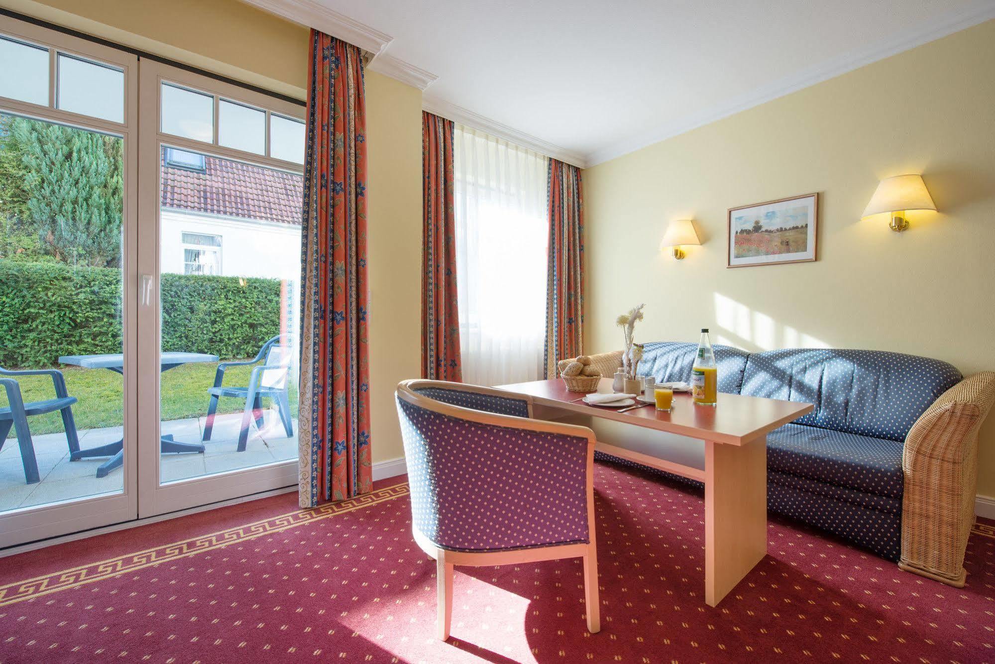 Aparthotel Kuehlungsborn, Villa Am Konzertgarten Buitenkant foto