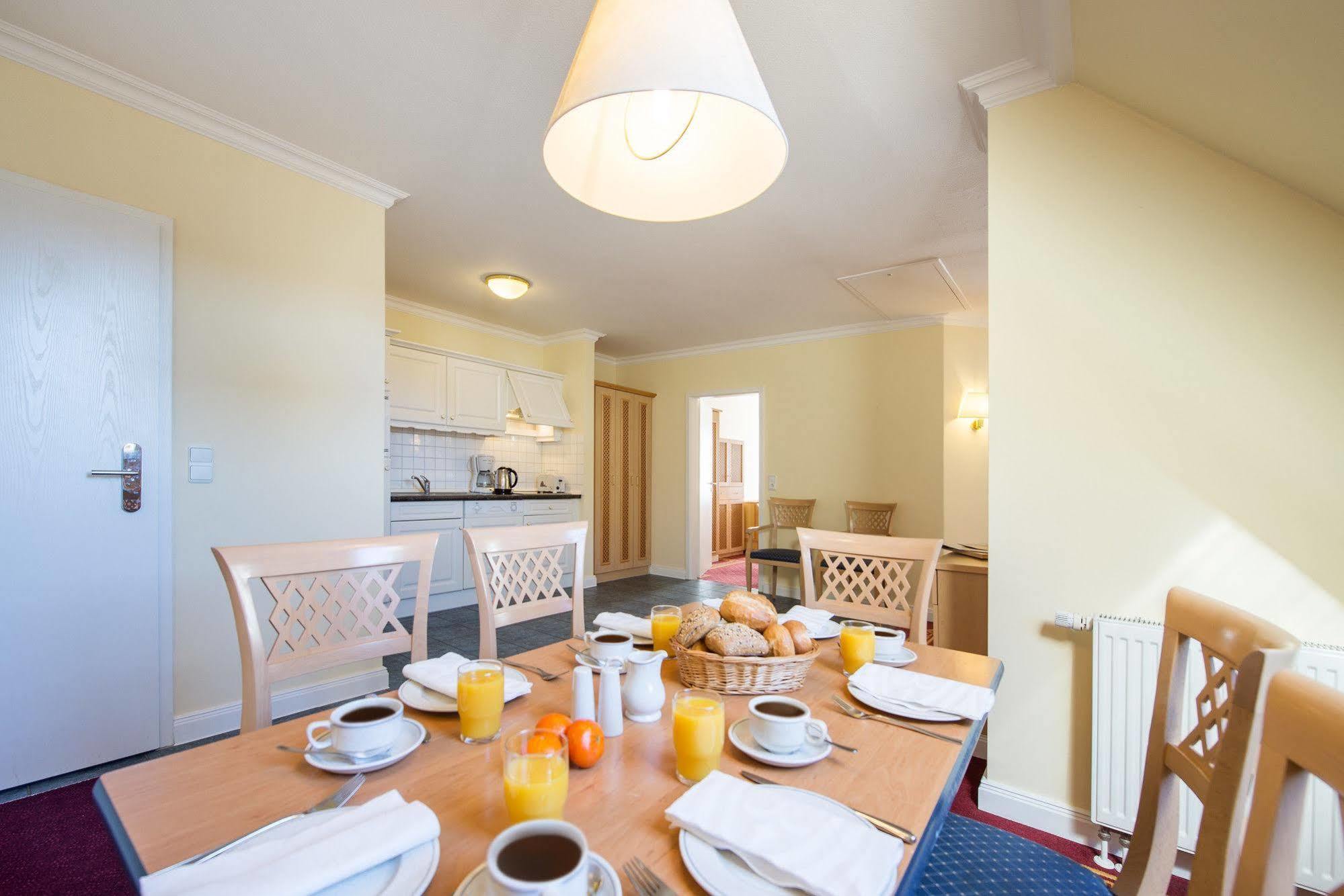 Aparthotel Kuehlungsborn, Villa Am Konzertgarten Buitenkant foto