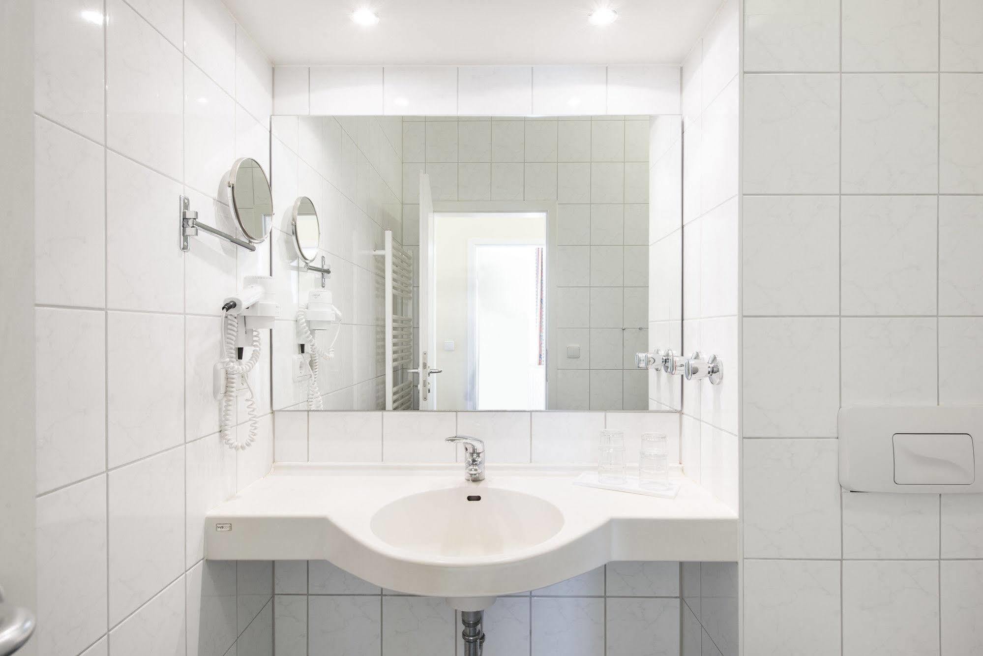 Aparthotel Kuehlungsborn, Villa Am Konzertgarten Buitenkant foto