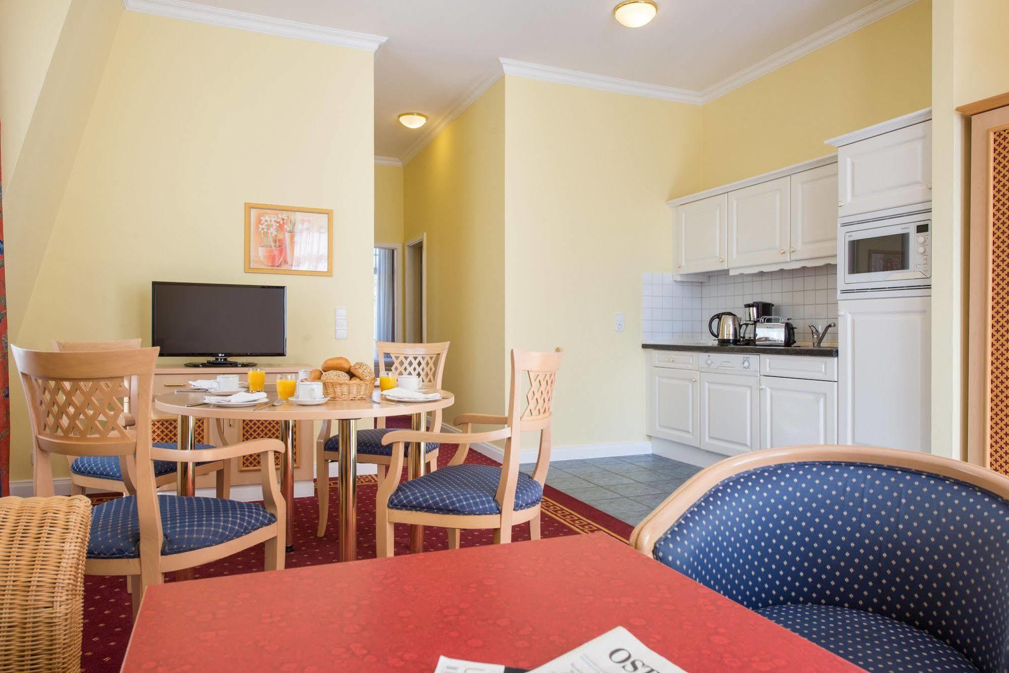 Aparthotel Kuehlungsborn, Villa Am Konzertgarten Buitenkant foto